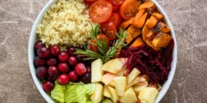 A healthy, colorful meal bowl representing fiber-rich nutrition for seniors.