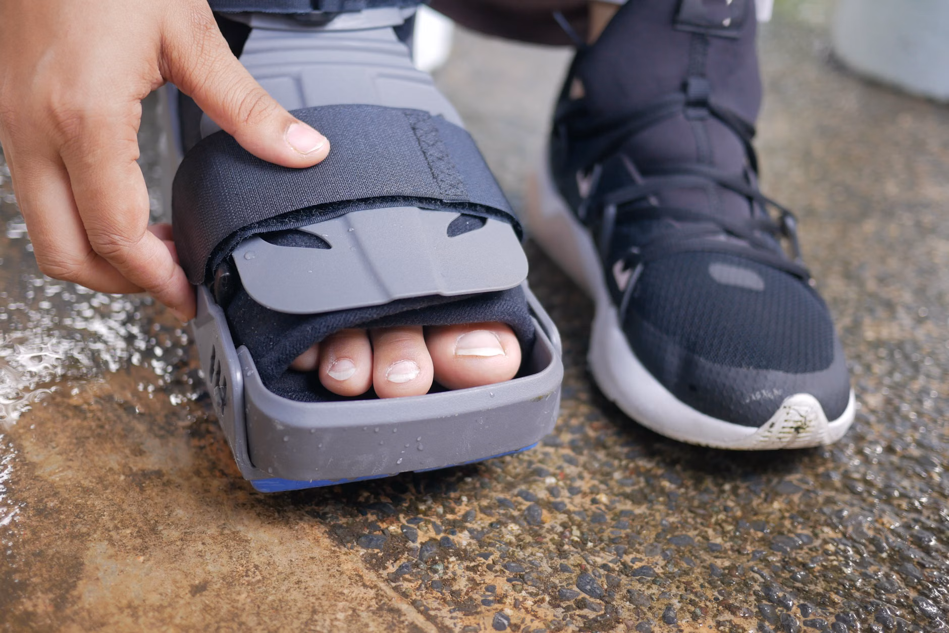 Seated Ankle-Pumps: A Simple Daily Habit for Better Circulation 3 Close-up of the ankle-pump motion showing the foot flexing upwards.