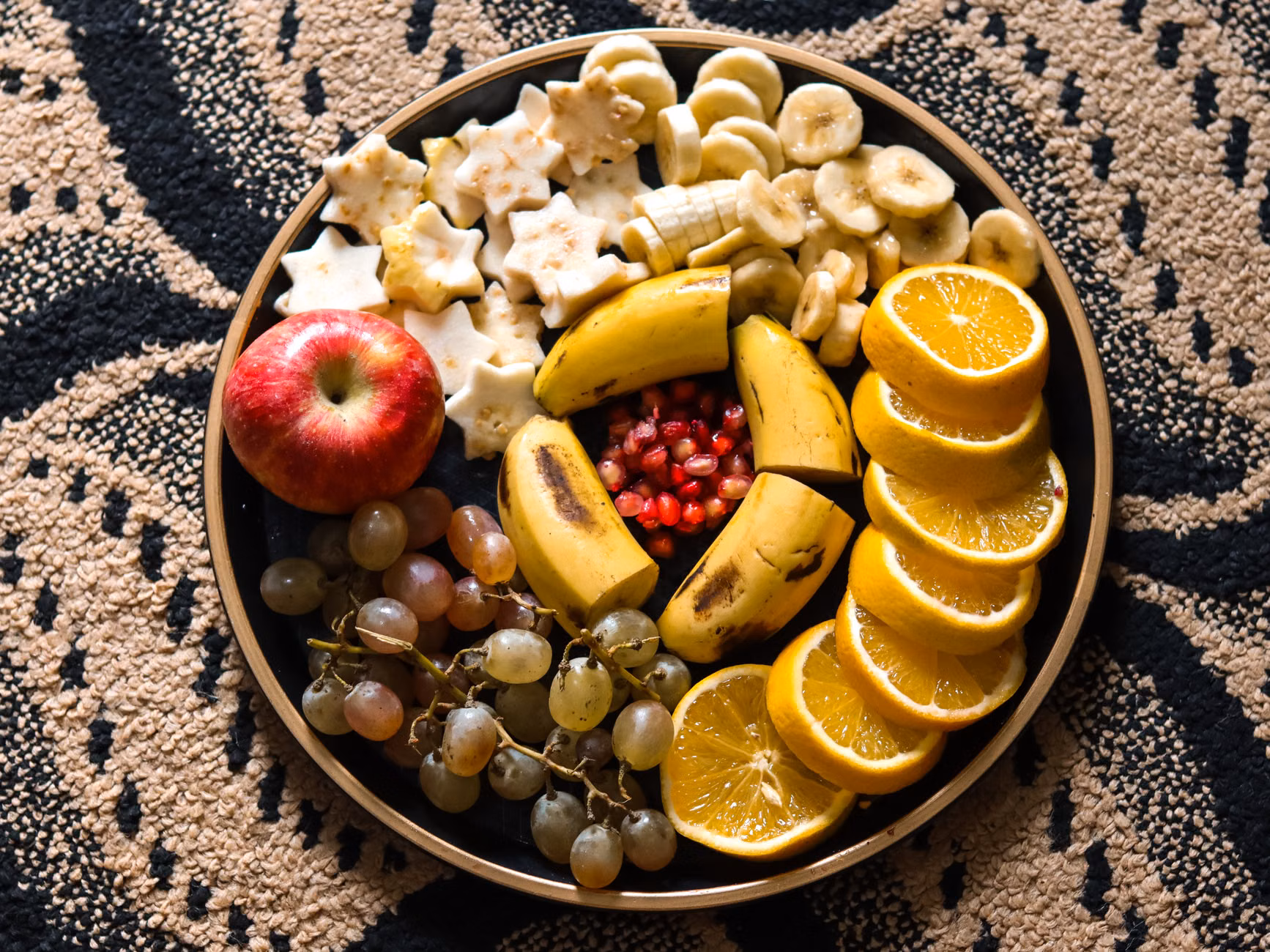Vitamin B12: A Practical Guide for Nerve Health and Cognitive Vitality After 60 1 A plate featuring diverse sources of Vitamin B12 such as clams, salmon, and dairy products.