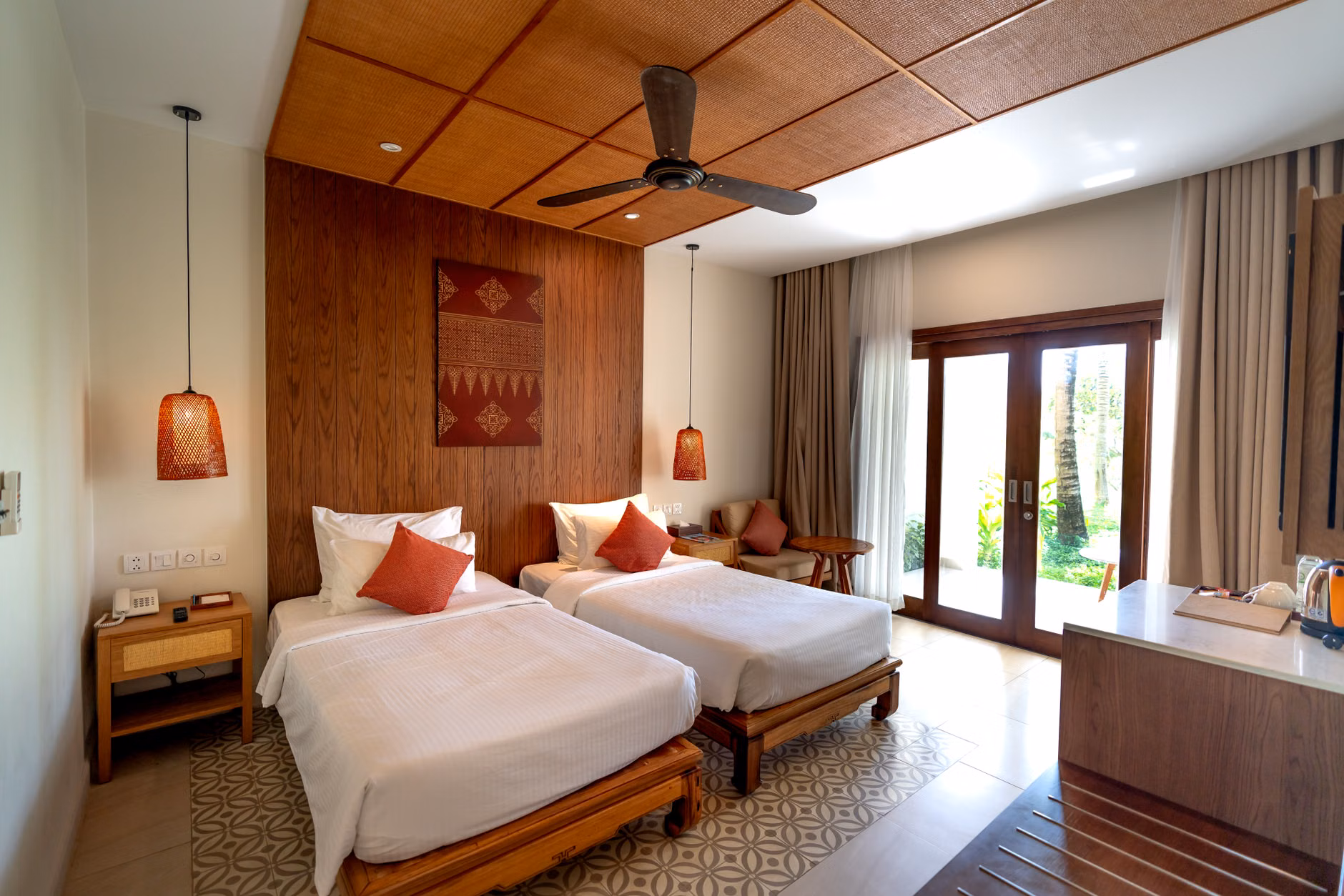 Selecting Accessible Boutique Hotels in Historic European Cities: A Practical Guide 3 Spacious and accessible boutique hotel room designed for mobility.