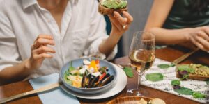 A group of older adults eating a healthy, colorful meal together.