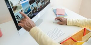 A senior-friendly digital workstation with high-contrast screen accessibility.