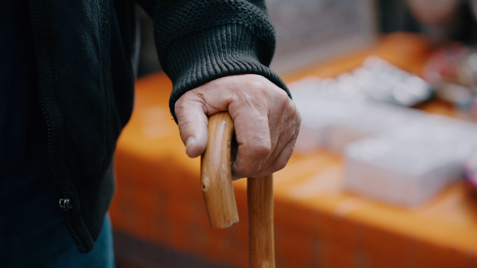 Mastering Accessible Travel: A Comprehensive Guide to Planning Senior-Friendly Journeys 2 An older adult using a supportive walking cane in an accessible museum environment.