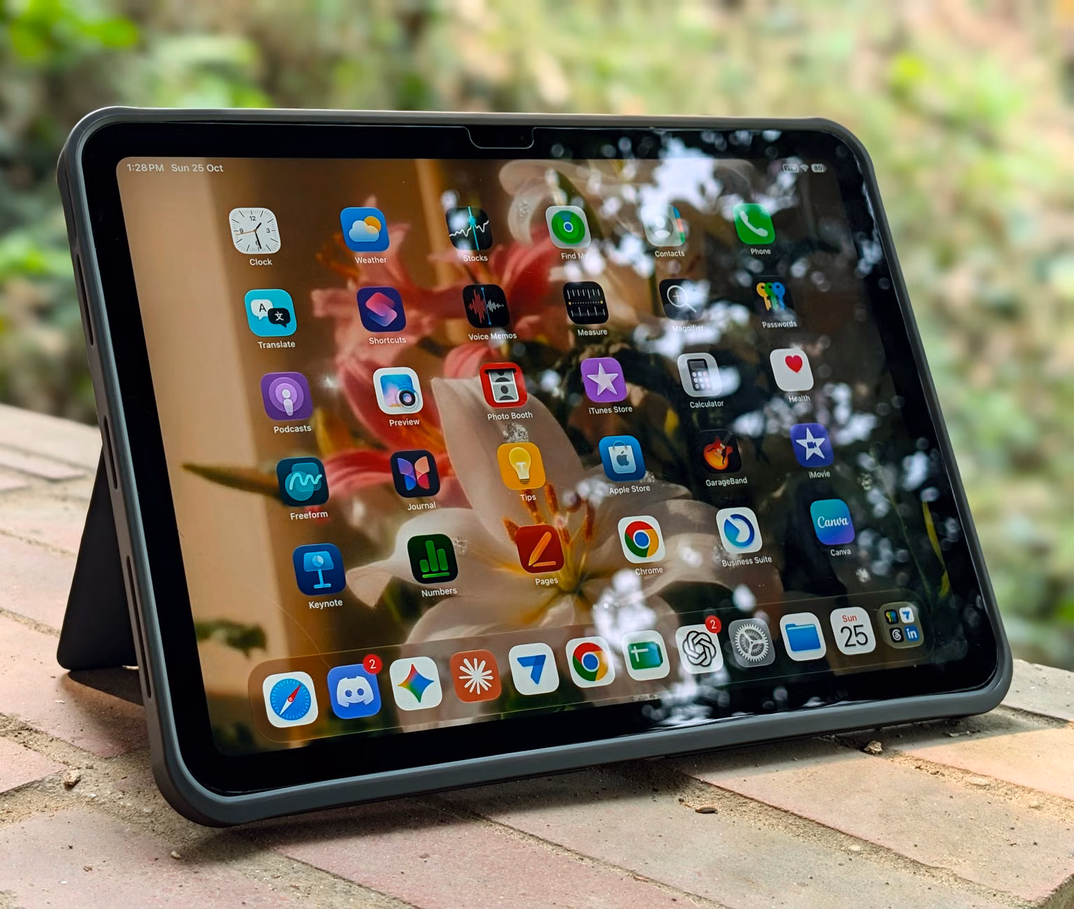 Optimizing Your Sleep and Mood: 2026 Smart-Home Lighting for Circadian Rhythm Support 1 A digital tablet displaying a smart home lighting schedule application.