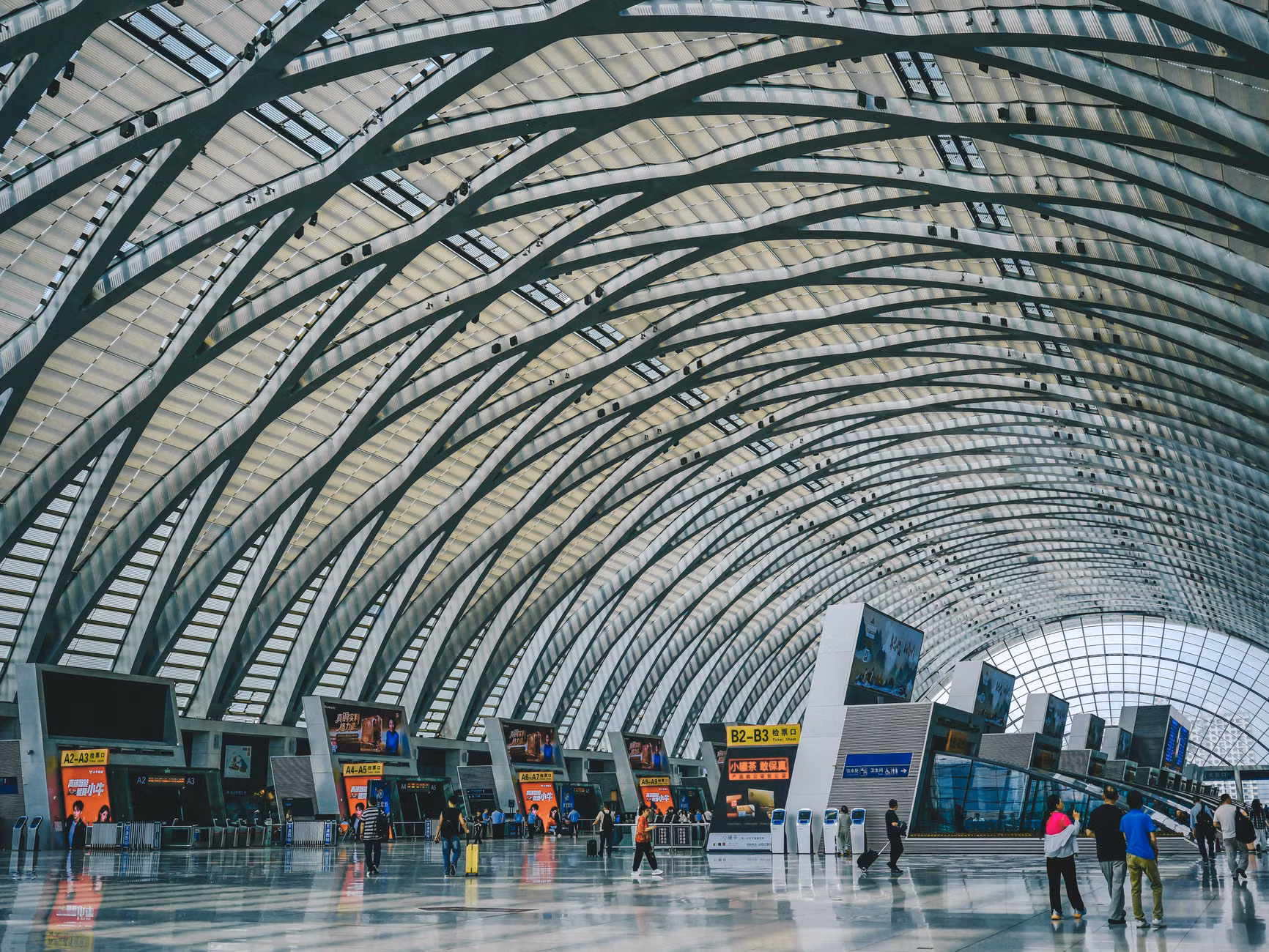 Navigating the 2026 Global Standards for Tactile Paving: A Guide for Independent Travel 2 Wide view of an airport terminal with integrated tactile guidance strips.