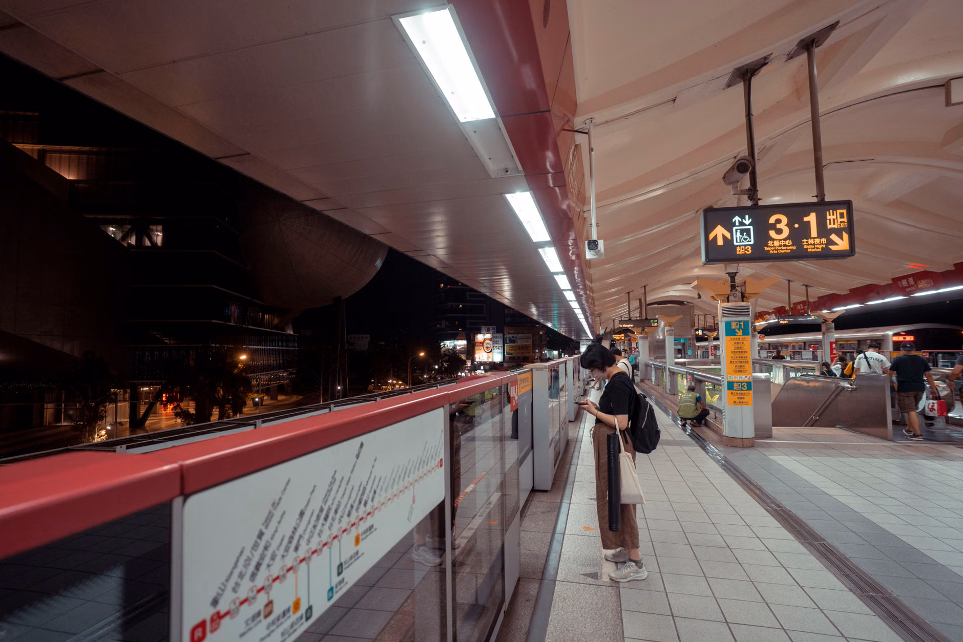 A high-contrast, easy-to-read digital information board in a station lounge.