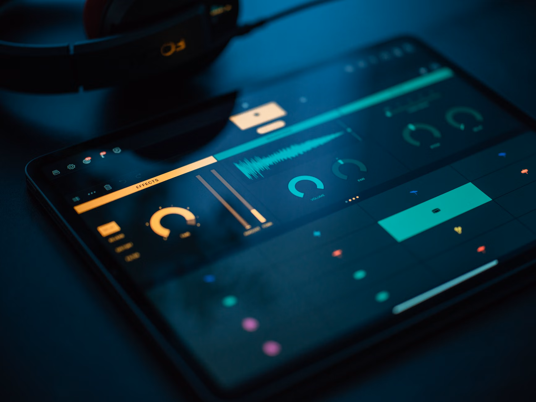 The Cognitive Architecture of Puzzle Construction: A Guide to Enhancing Mental Agility 3 A digital tablet displaying a logic puzzle interface.