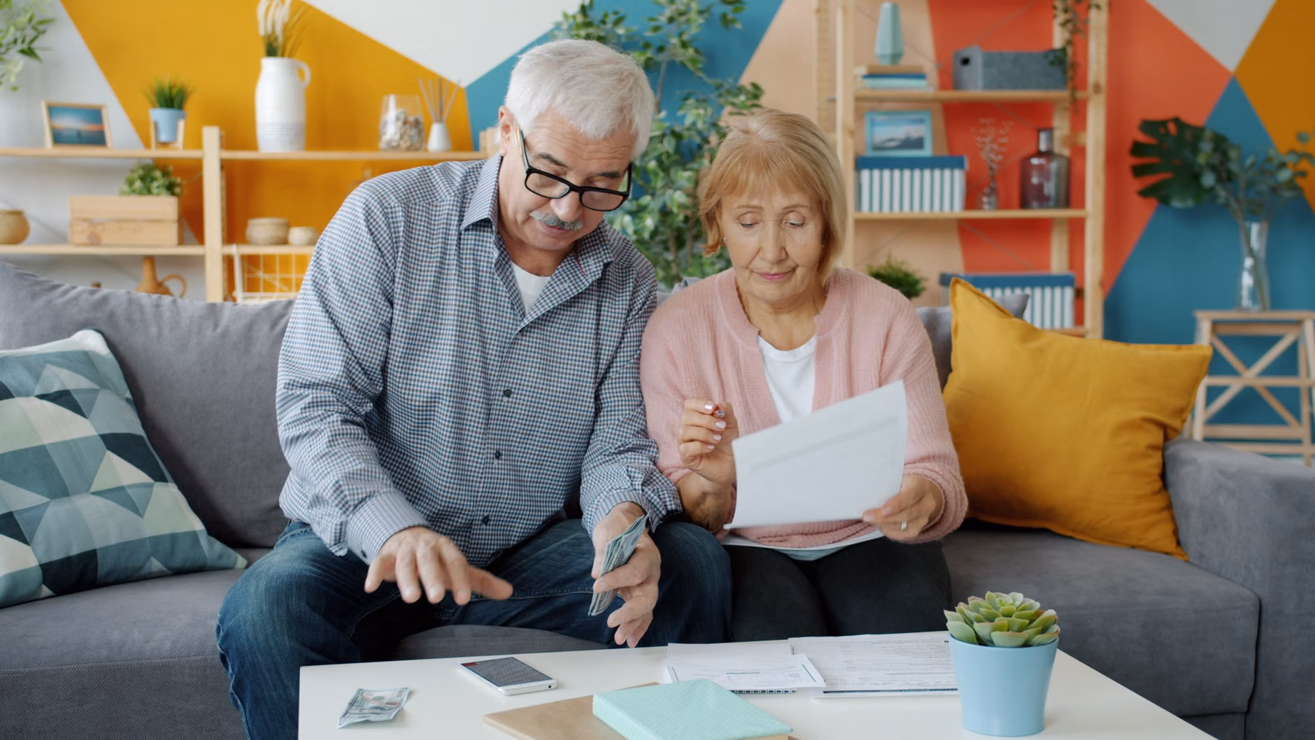 2026 Digital Banking Security: A Practical Guide to Protecting Your Assets 3 An older adult and a family member reviewing financial security settings together.