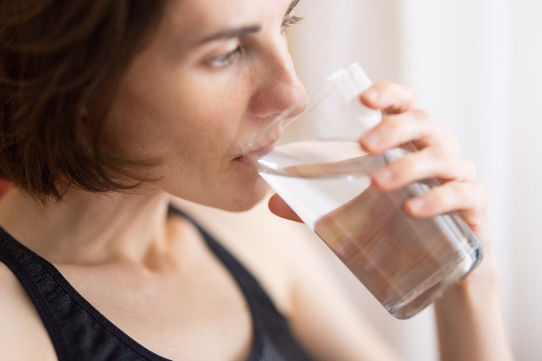 Managing Dietary Phosphorus: A Practical Guide for Kidney and Bone Health 3 A close-up shot focusing on the importance of hydration for kidney function.