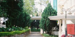 A welcoming historic courtyard hotel entrance designed for accessibility.